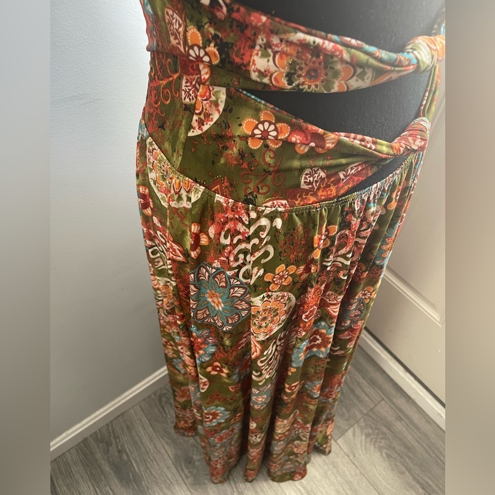 NWT Floral Maxi Dress with Cutout Details - Picture 4 of 8